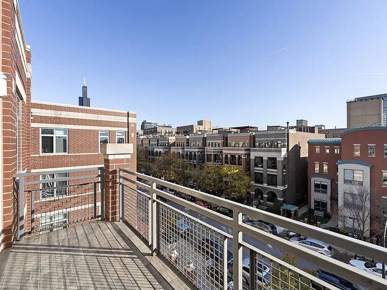 Apartment for rent at 1060 W Monroe St, Chicago, IL 60607