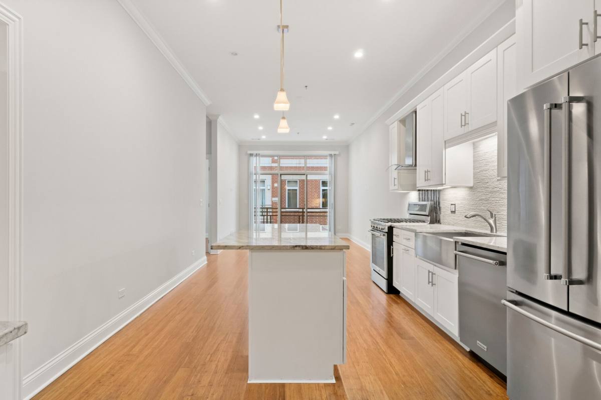 Apartment for rent at 1060 W Monroe St, Chicago, IL 60607