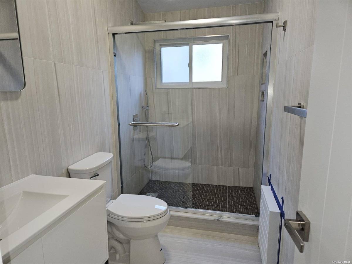 House for rent at 1318 Post Ave, Elmont, NY 11003