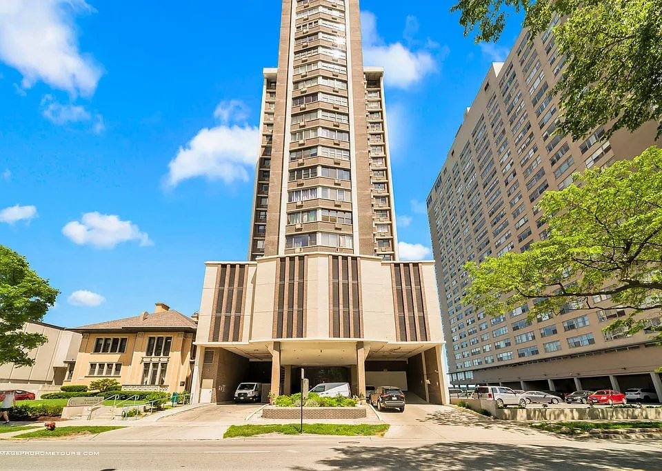 Condo for rent at 6325N Sheridan Rd #1701, Chicago, IL 60660