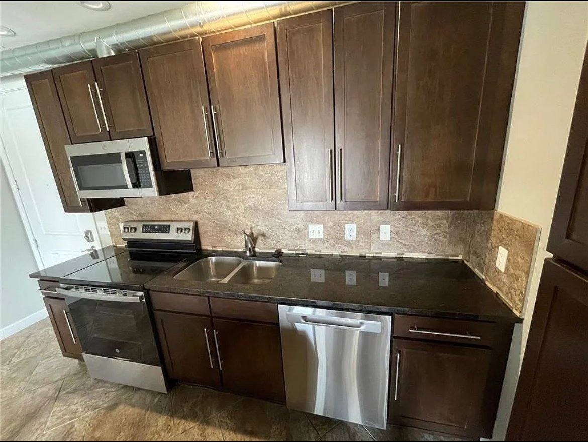 Apartment for rent at 2940 Baltimore Ave #1209, Kansas City, MO 64108