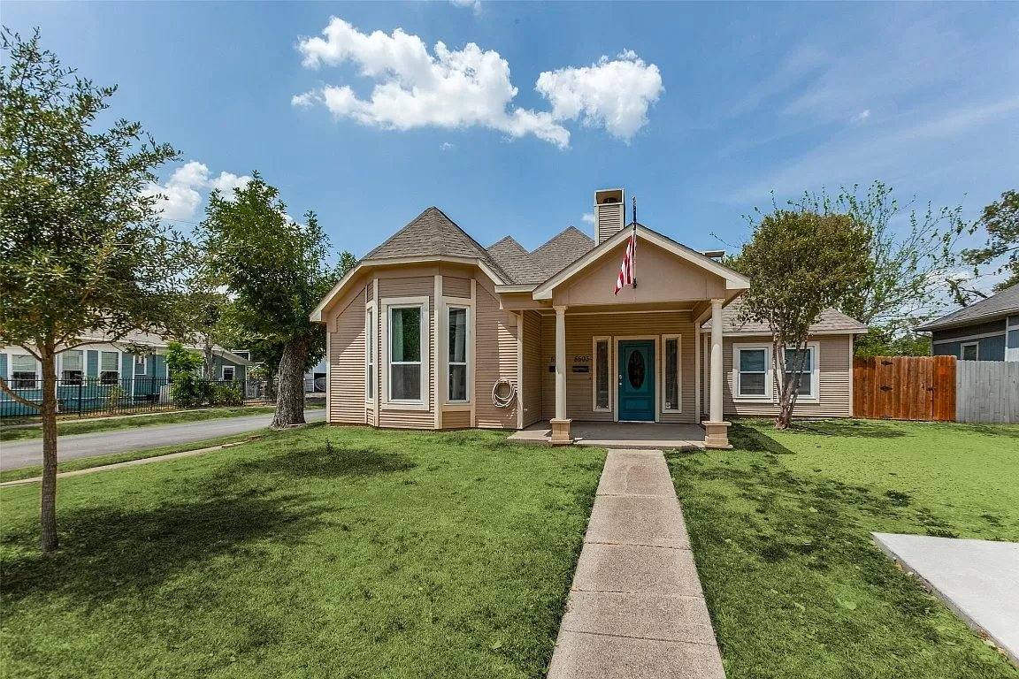Apartment for rent at 5501 E Side Ave, Dallas, TX 75214
