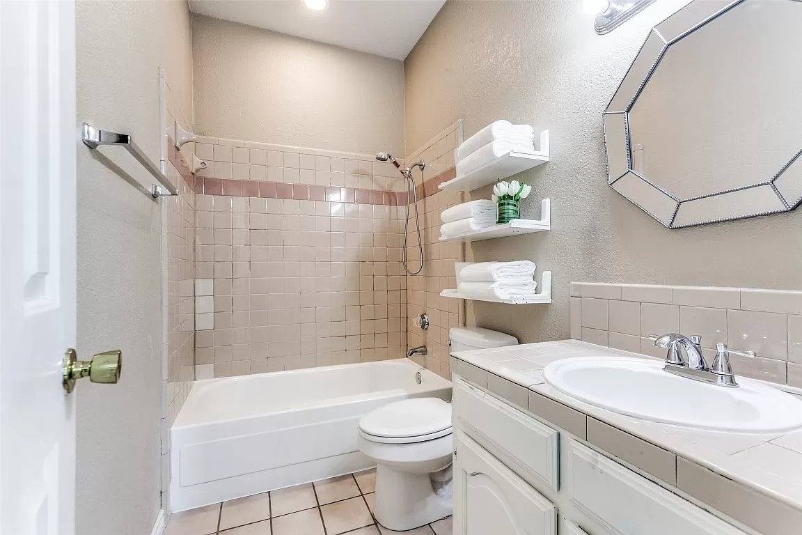 Apartment for rent at 5501 E Side Ave, Dallas, TX 75214