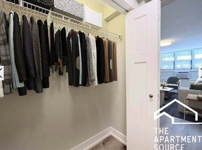 Apartment for rent at 445 W Barry Ave #3, Chicago, IL 60614