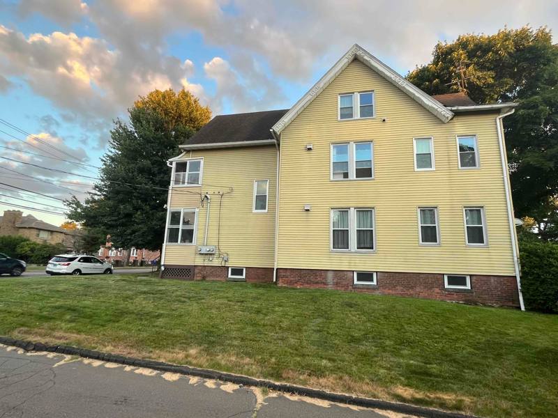 Apartment for rent at 177 Ridge Rd, Middletown, CT 06457