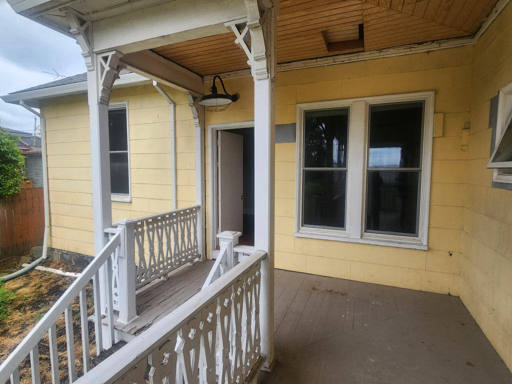 House for rent at 175 S 1st St, Saint Helens, OR 97051