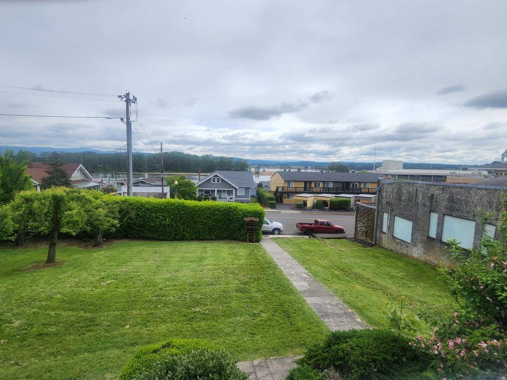 House for rent at 175 S 1st St, Saint Helens, OR 97051