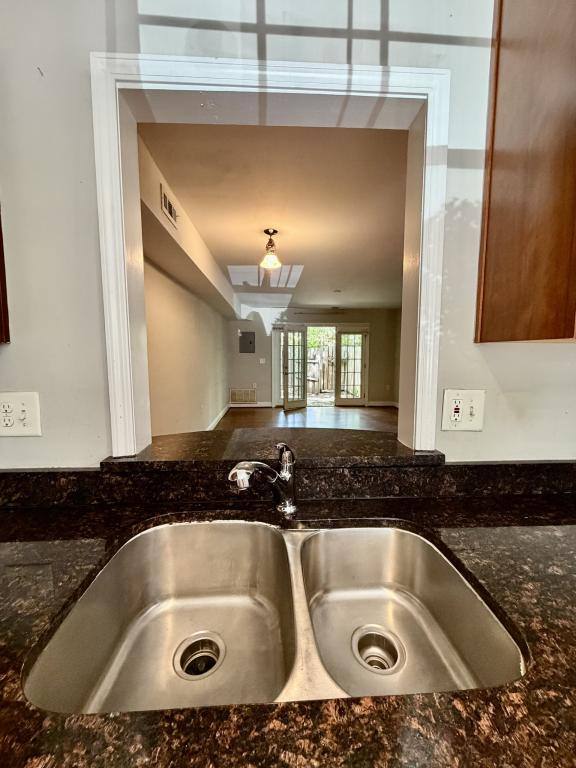 Townhouse for rent at 1207 Green Oaks Lane #J, Charlotte, NC 28205