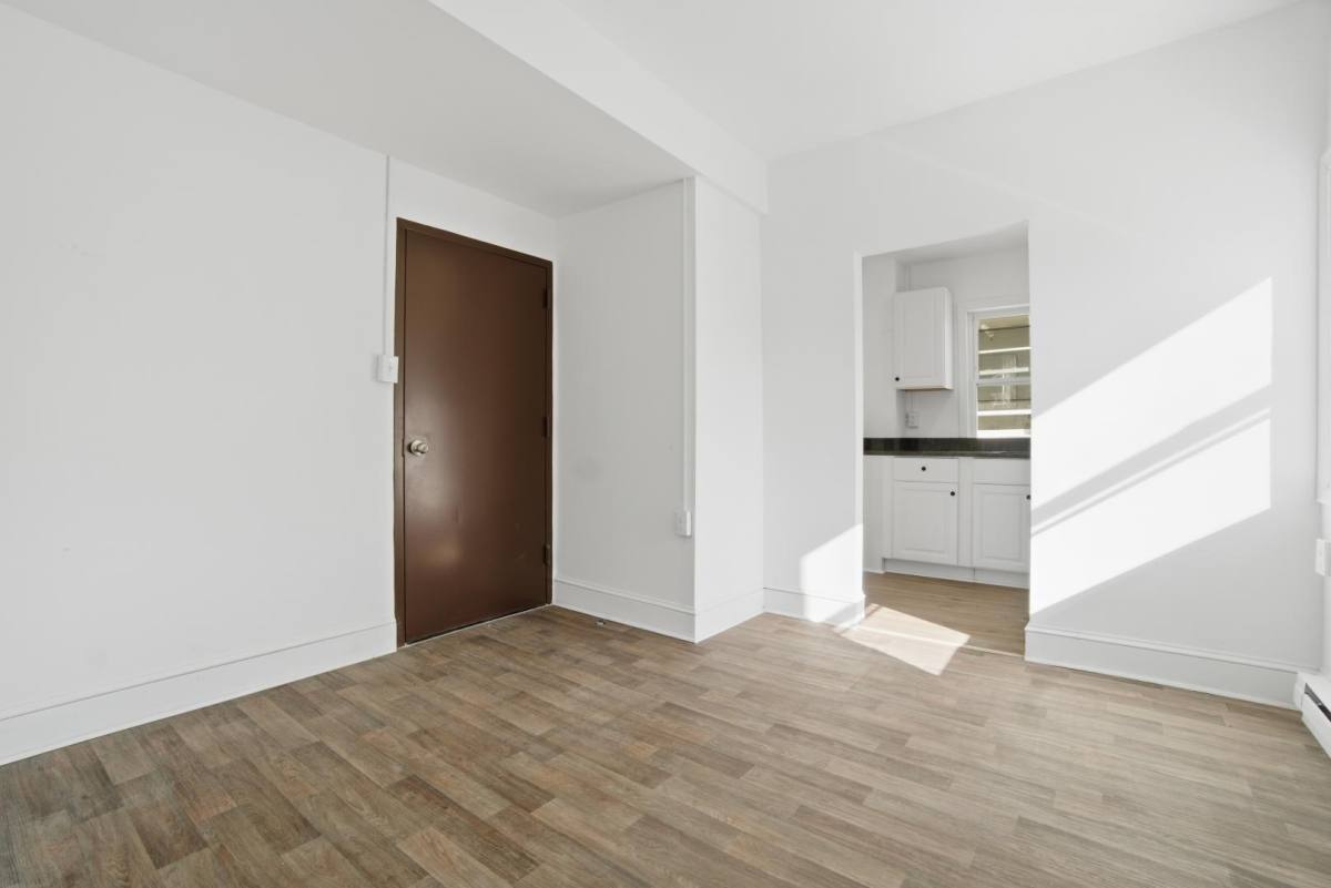 Apartment for rent at 159 W Washington St, Hagerstown, MD 21740