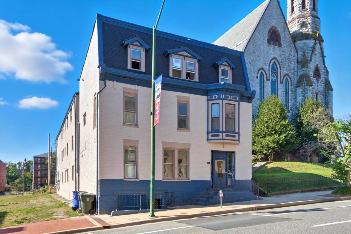 Apartment for rent at 159 W Washington St, Hagerstown, MD 21740