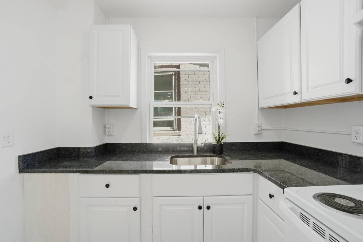 Apartment for rent at 159 W Washington St, Hagerstown, MD 21740
