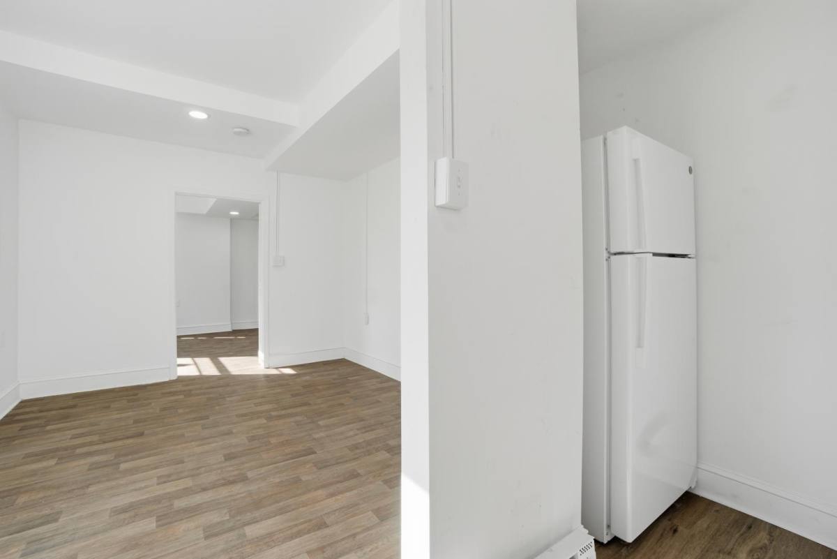 Apartment for rent at 159 W Washington St, Hagerstown, MD 21740
