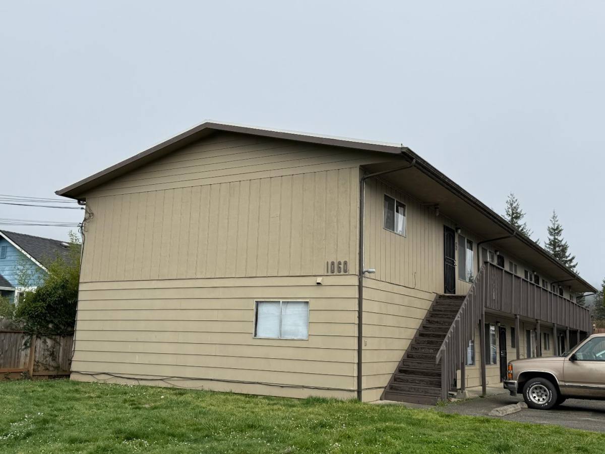 Apartment for rent at 1060 W 12th St #3, Coquille, OR 97423