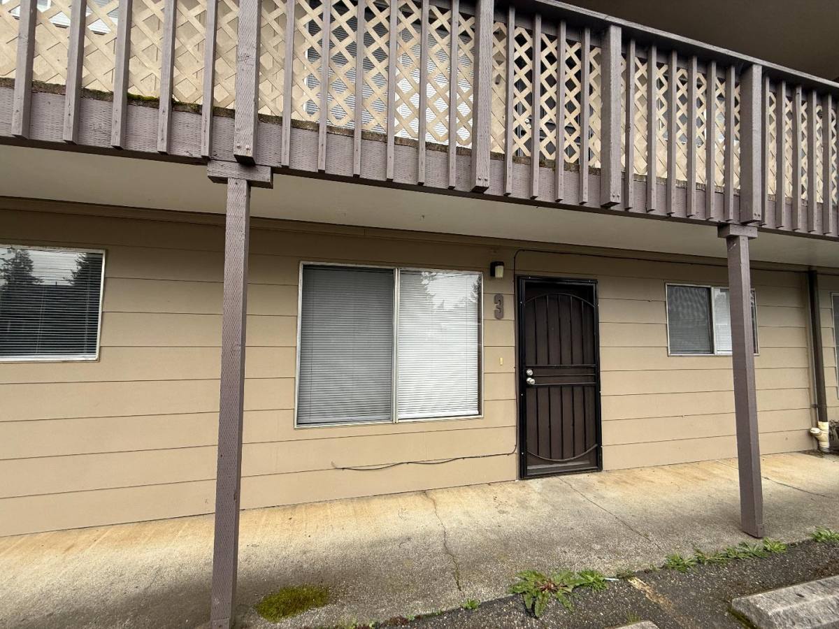 Apartment for rent at 1060 W 12th St #3, Coquille, OR 97423