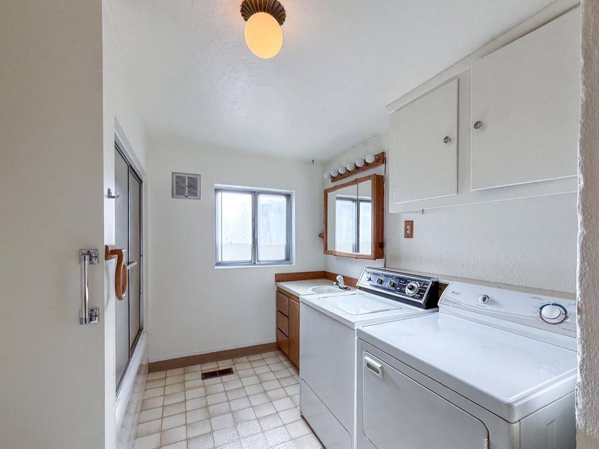House for rent at 3006 N Willis Blvd, Portland, OR 97217