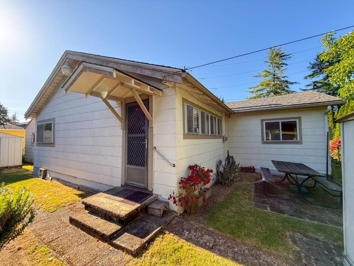 House for rent at 3006 N Willis Blvd, Portland, OR 97217