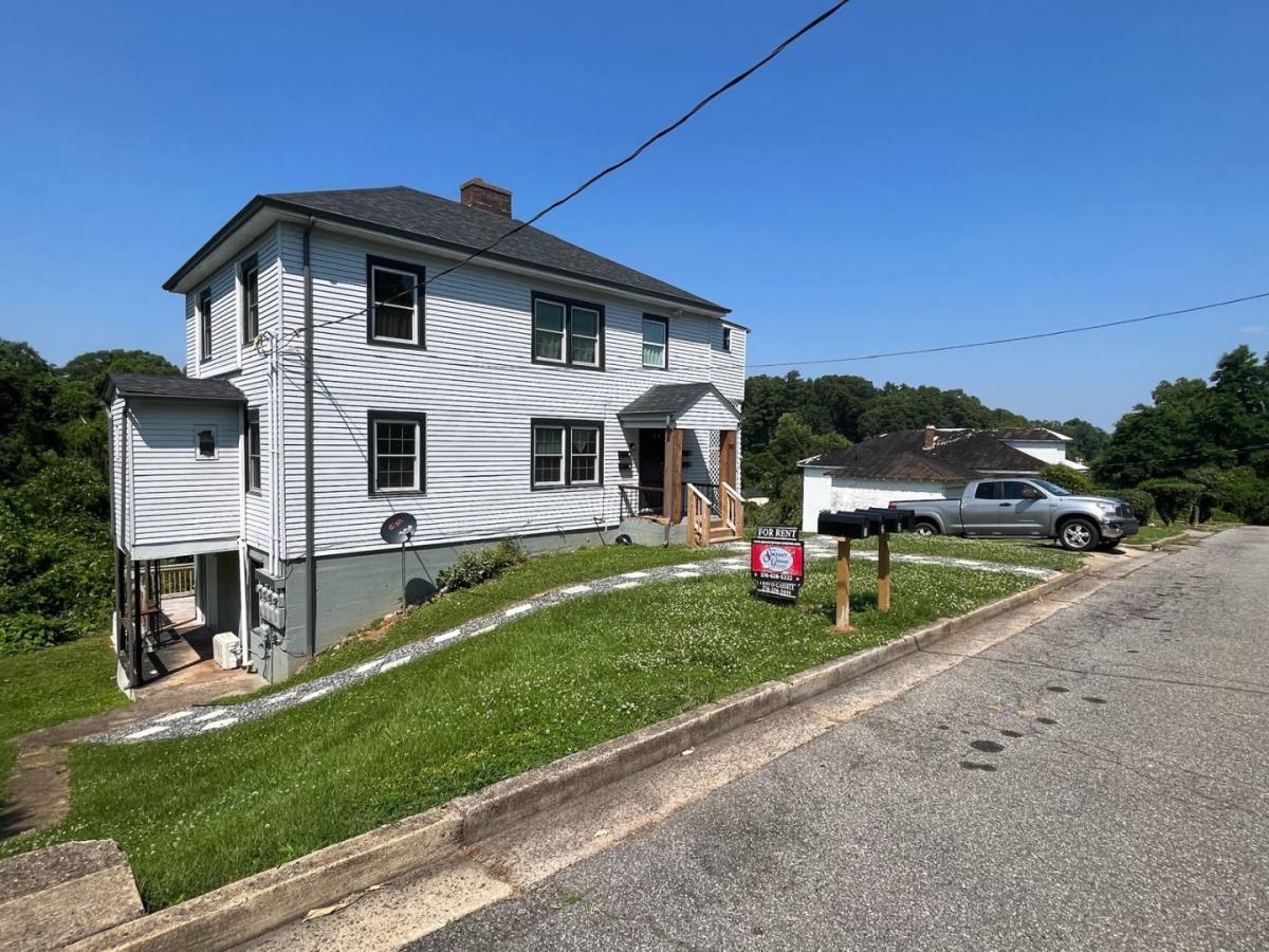 Apartment for rent at 305 Granville St 305-4, Martinsville, VA 24112