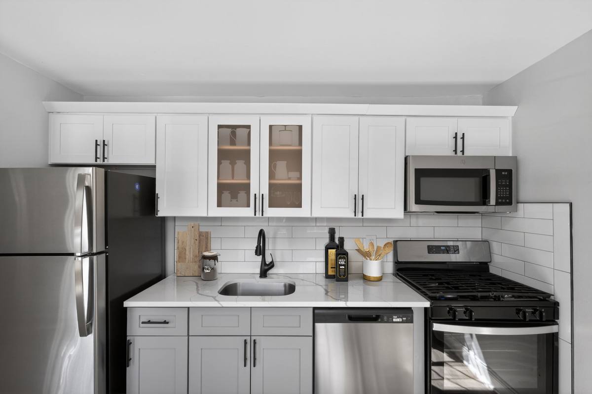 Apartment for rent at Eagle Rock at Woodbury, 7627 Jericho Turnpike, Woodbury, NY 11797