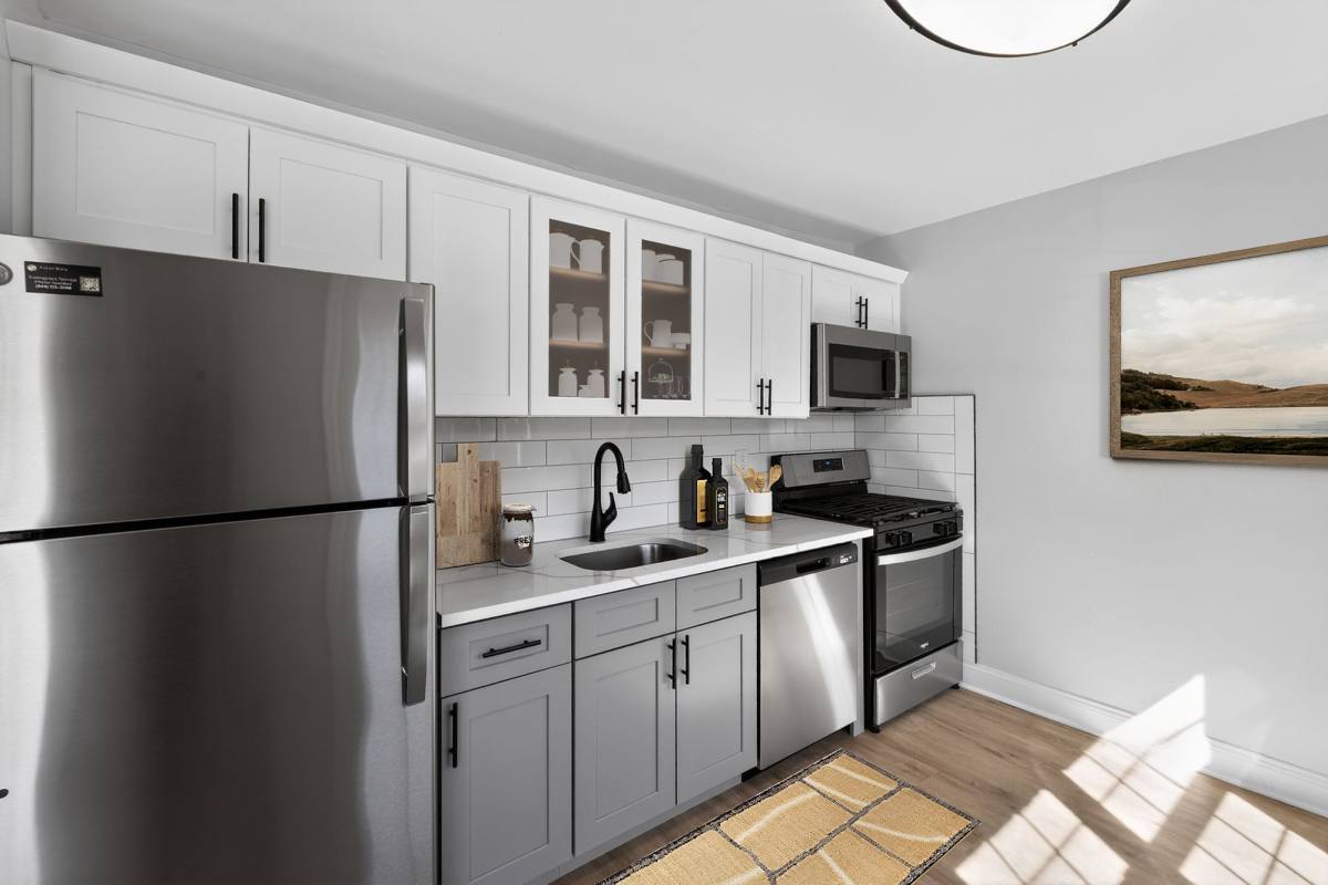 Apartment for rent at Eagle Rock at Woodbury, 7627 Jericho Turnpike, Woodbury, NY 11797