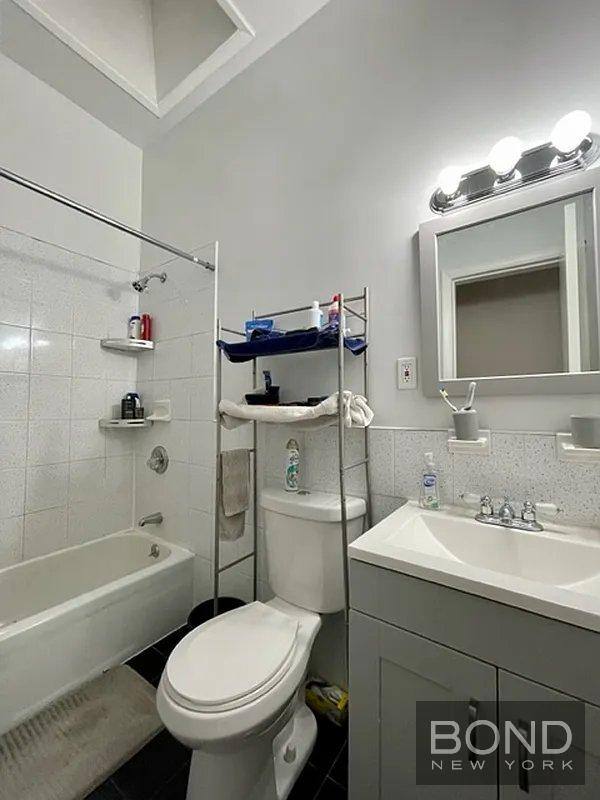 Apartment for rent at 32-11 38th Ave #TWNH, Long Island City, NY 11101