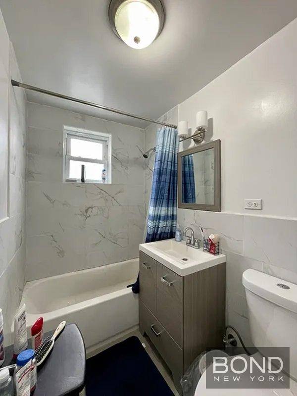 Apartment for rent at 32-11 38th Ave #TWNH, Long Island City, NY 11101