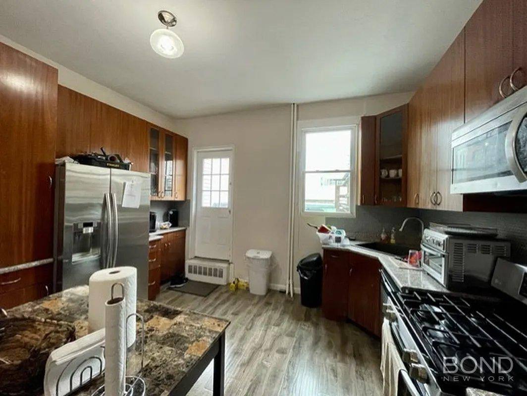 Apartment for rent at 32-11 38th Ave #TWNH, Long Island City, NY 11101