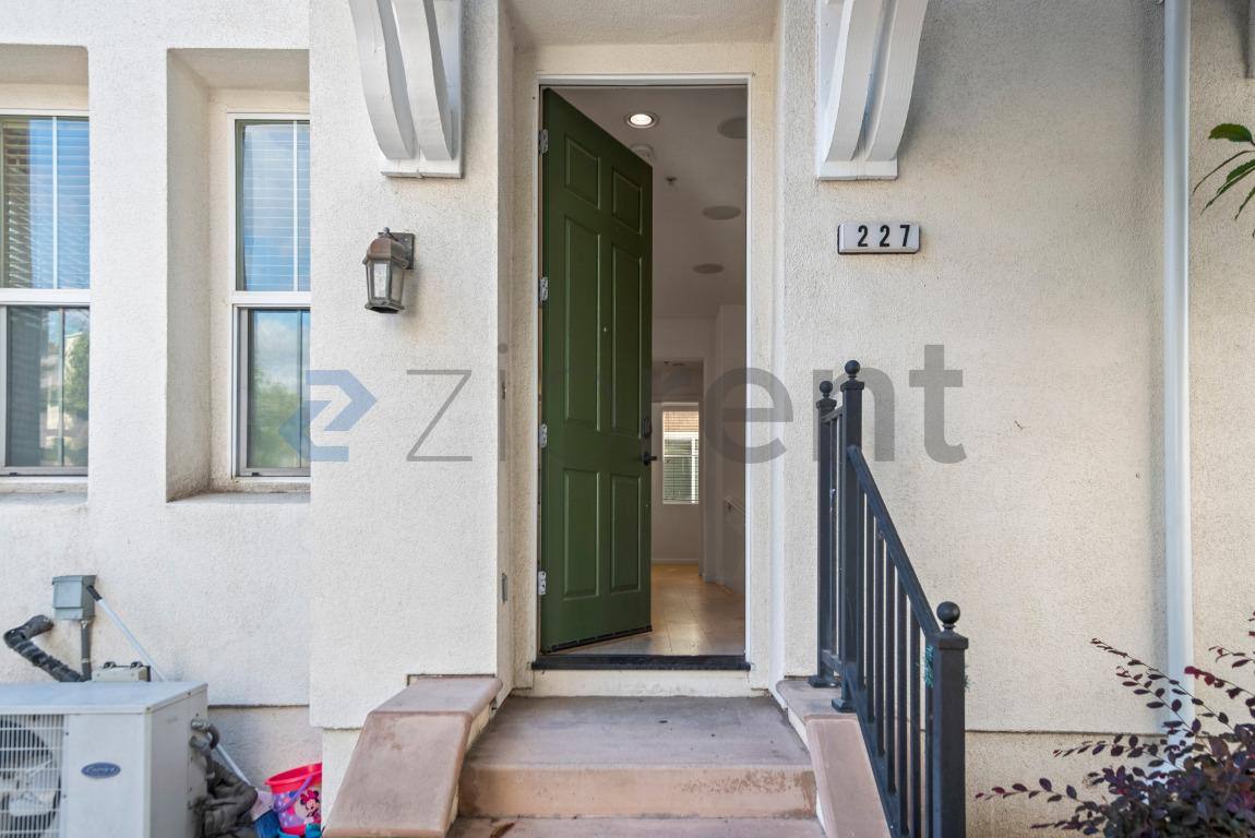 Apartment for rent at 227 Parc Place Dr, Milpitas, CA 95035