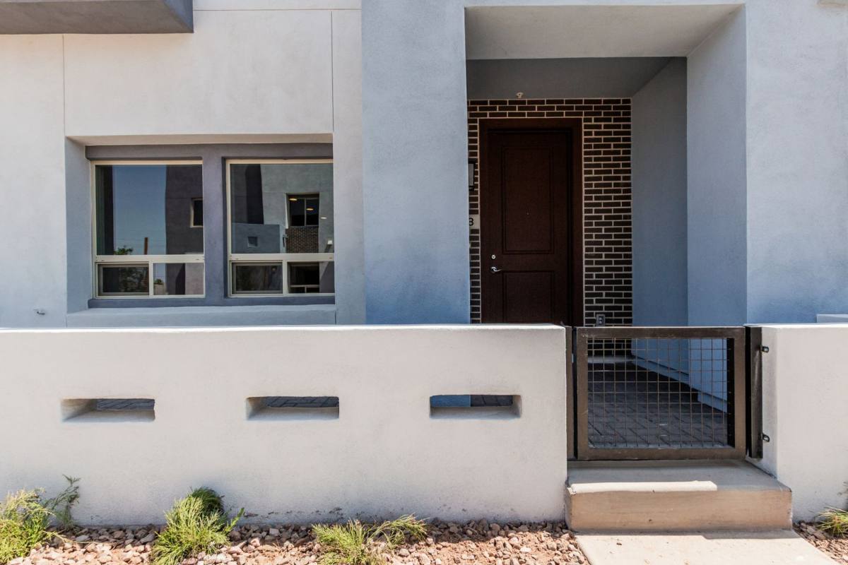 Townhouse for rent at 733 E Commonwealth Ave, Chandler, AZ 85225