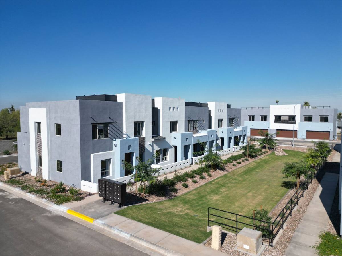 Townhouse for rent at 733 E Commonwealth Ave, Chandler, AZ 85225