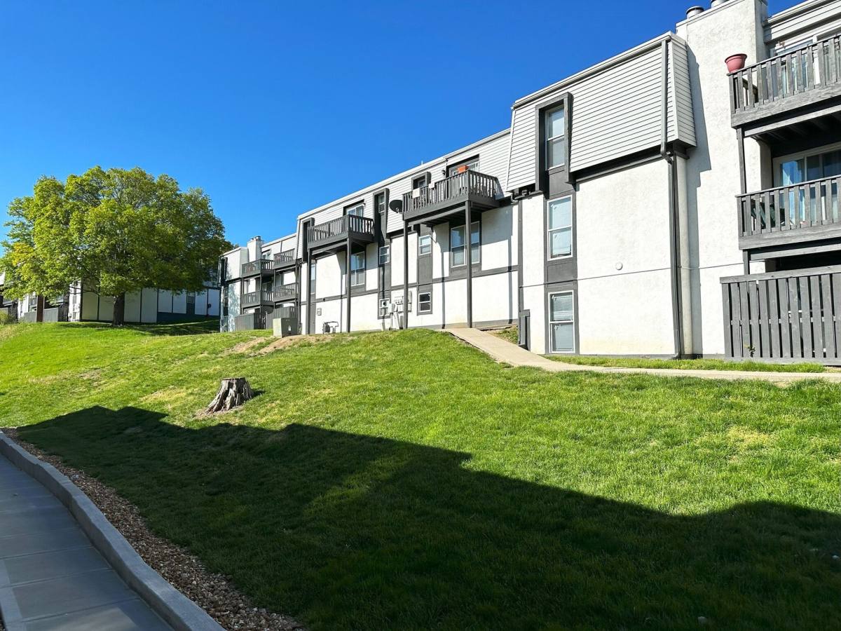 Apartment for rent at 5551 Marty St, Leawood, KS 66206