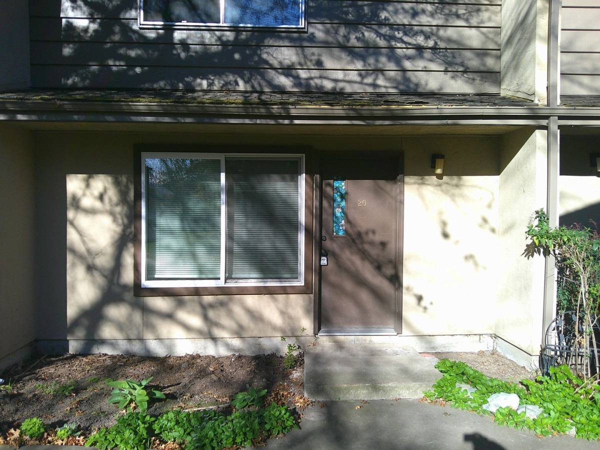 Townhouse for rent at 102 Garfield St, Ashland, OR 97520