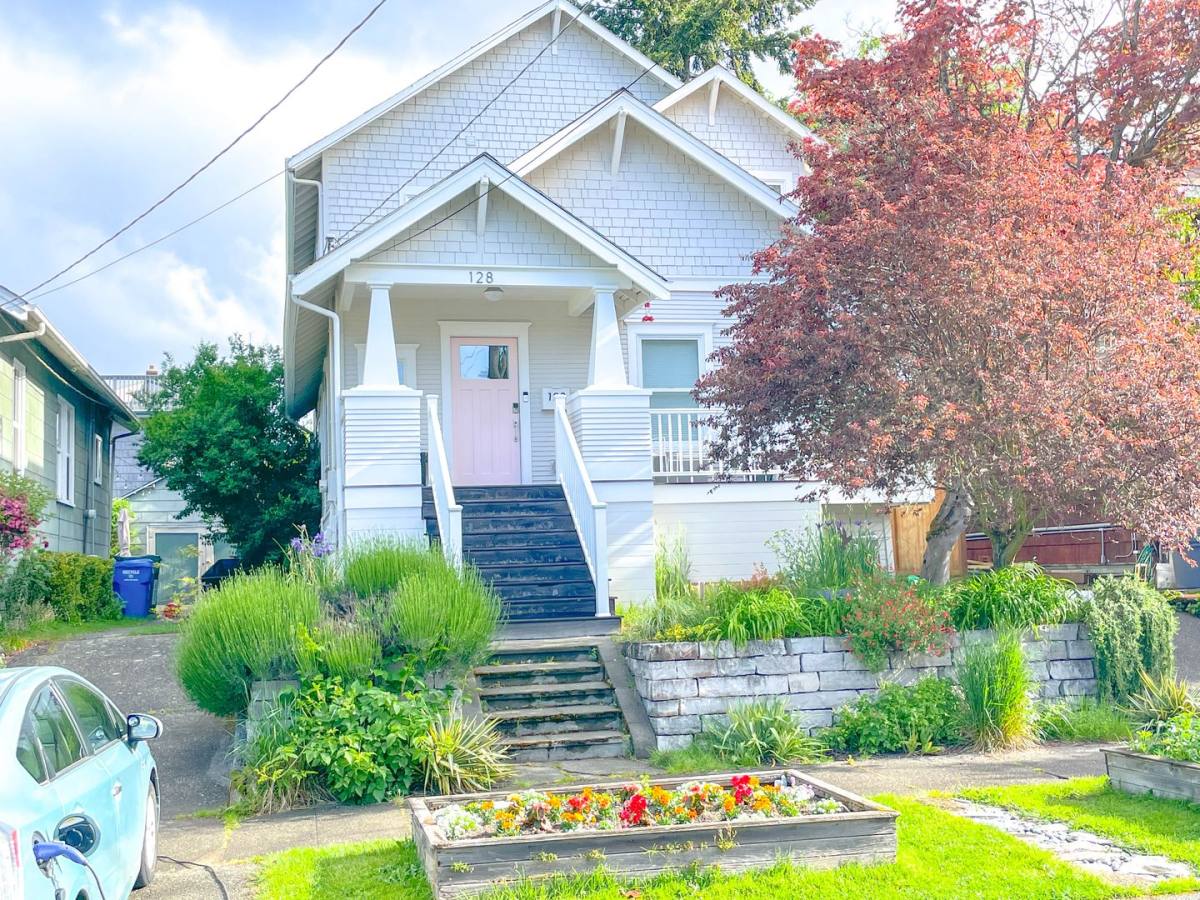 House for rent at 128 NE 58th St, Seattle, WA 98105