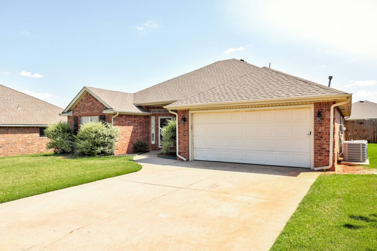 House for rent at 13216 SW 2nd St, Yukon, OK 73099