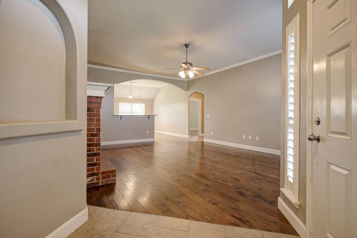 House for rent at 13216 SW 2nd St, Yukon, OK 73099