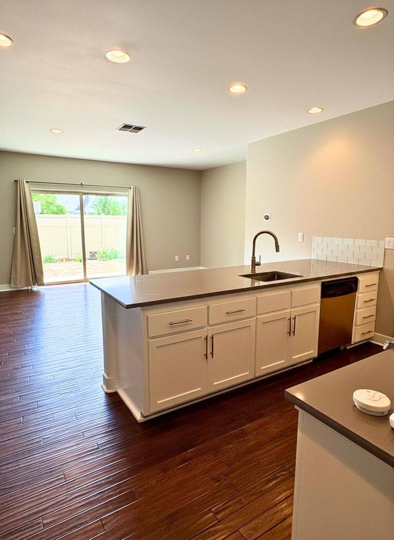 Townhouse for rent at 283 Tyler Ave, Central Point, OR 97502