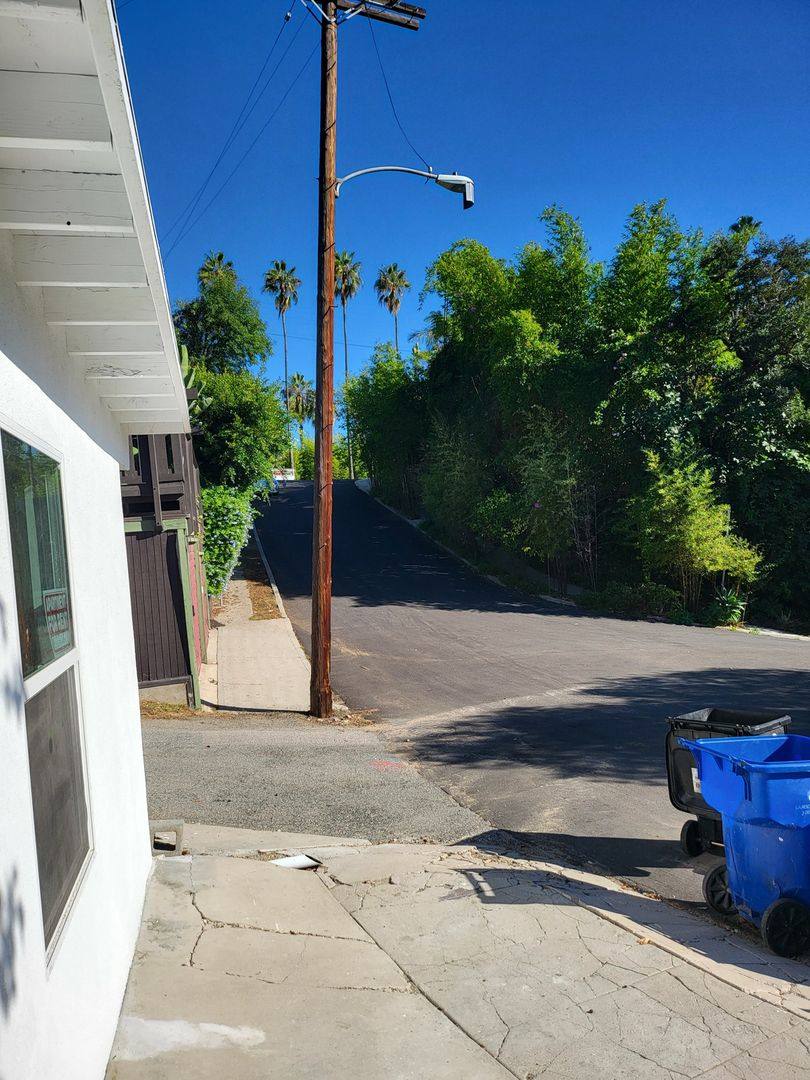 House for rent at 3501 Dahlia Ave, Los Angeles, CA 90026