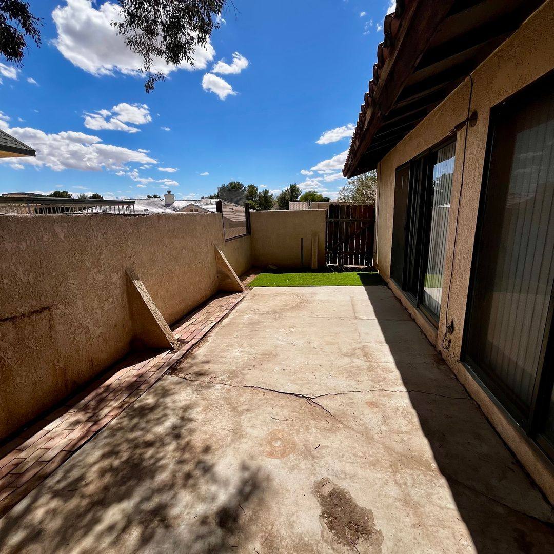 Apartment for rent at 16192 Wato Rd, Apple Valley, CA 92307