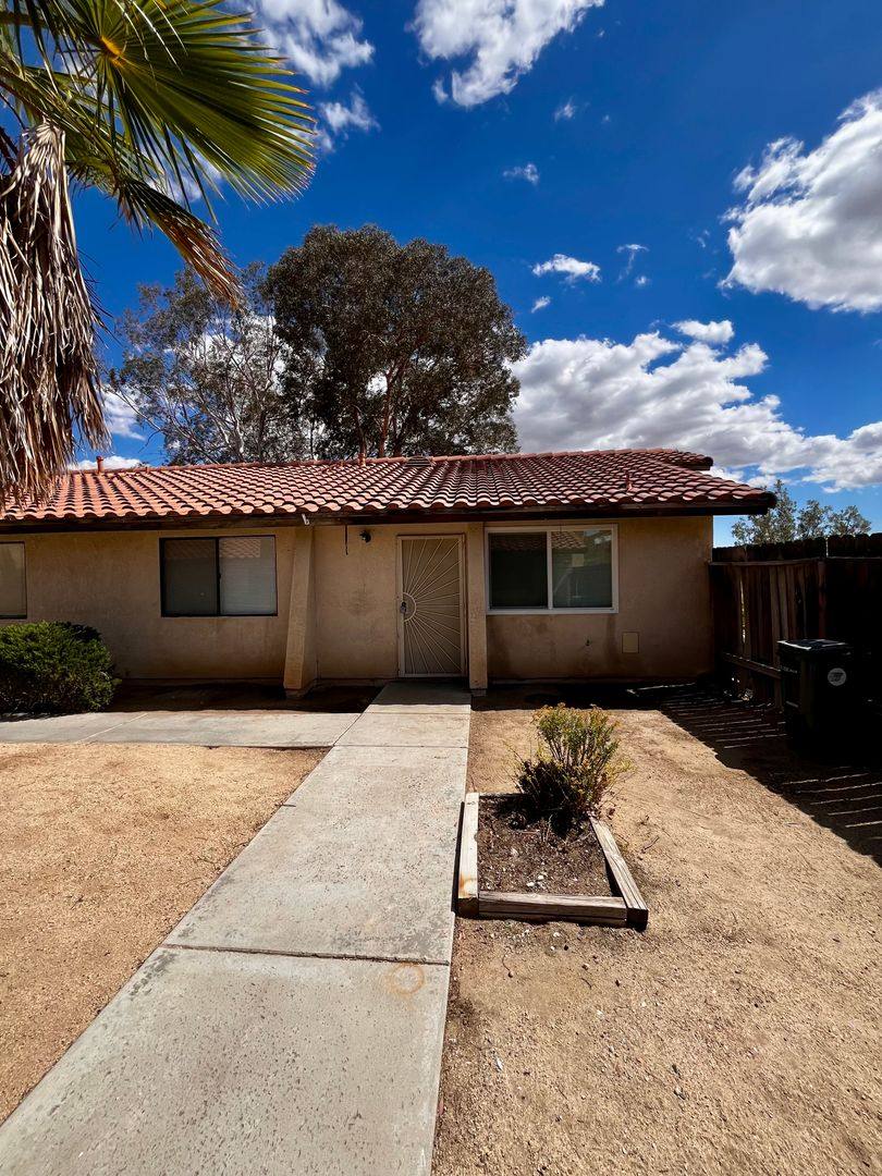 Apartment for rent at 16192 Wato Rd, Apple Valley, CA 92307