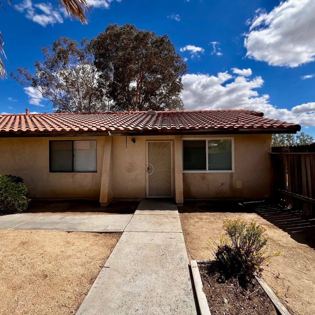 Apartment for rent at 16192 Wato Rd, Apple Valley, CA 92307