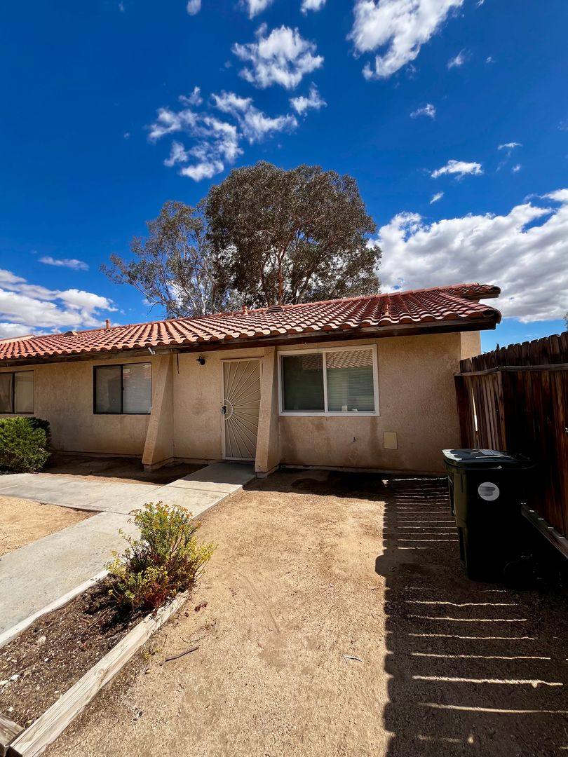 Apartment for rent at 16192 Wato Rd, Apple Valley, CA 92307