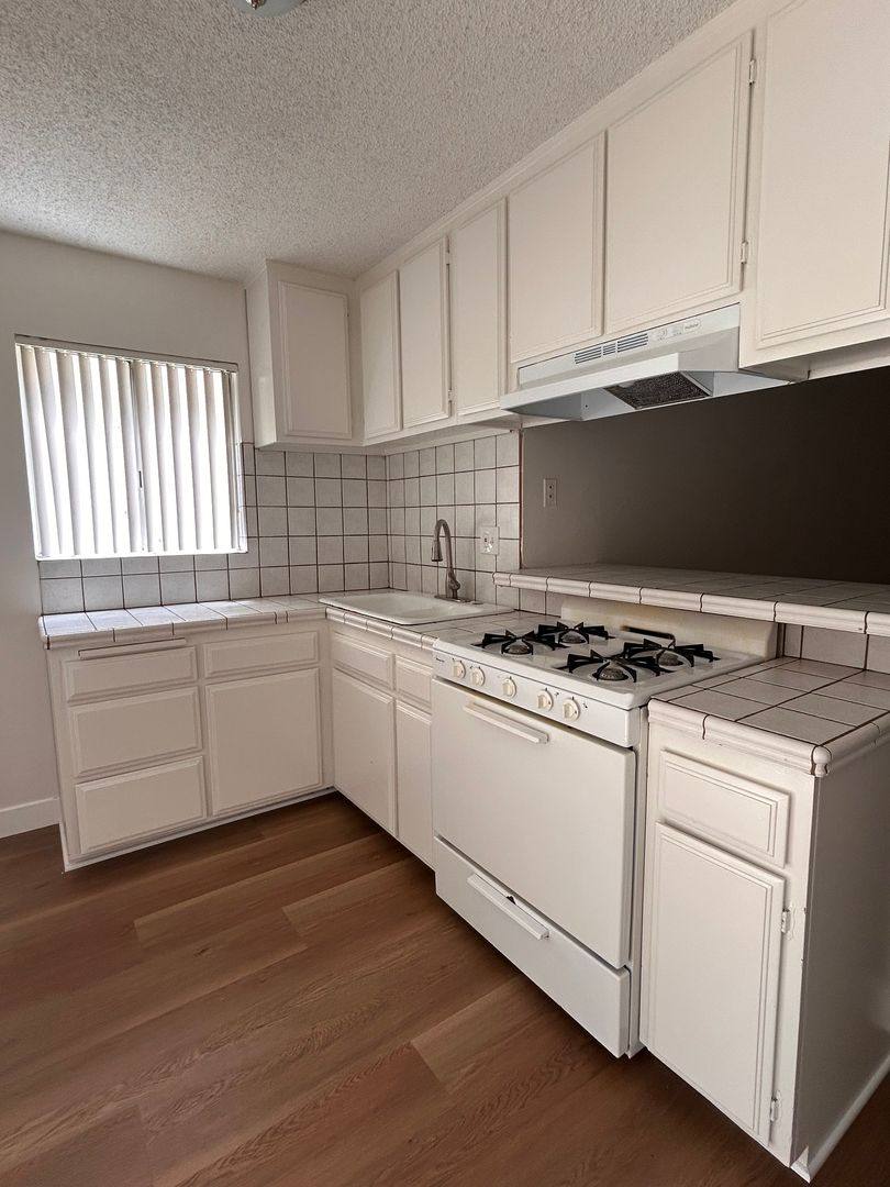 Apartment for rent at 1920 Curtis Ave, Redondo Beach, CA 90278