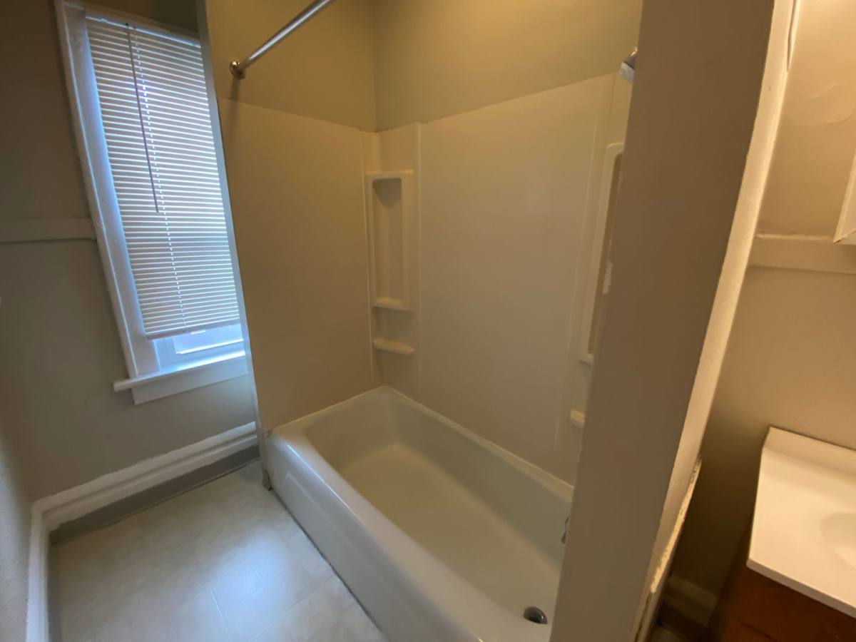 Apartment for rent at 178 & 180 E, Columbus, OH 43201