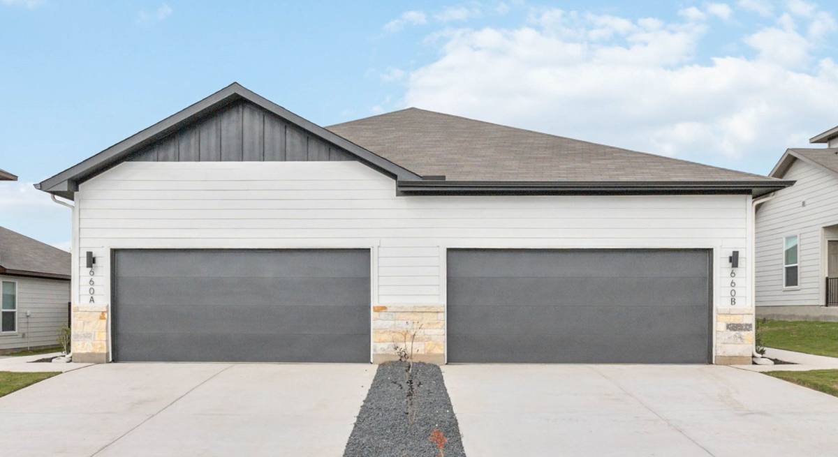 Townhouse for rent at 339 Nespral Dr, San Antonio, TX 78253