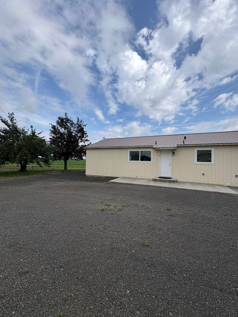 House for rent at 8538 Adams Rd N, Quincy, WA 98848