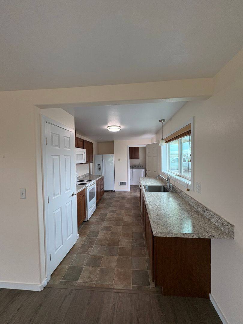 House for rent at 8538 Adams Rd N, Quincy, WA 98848