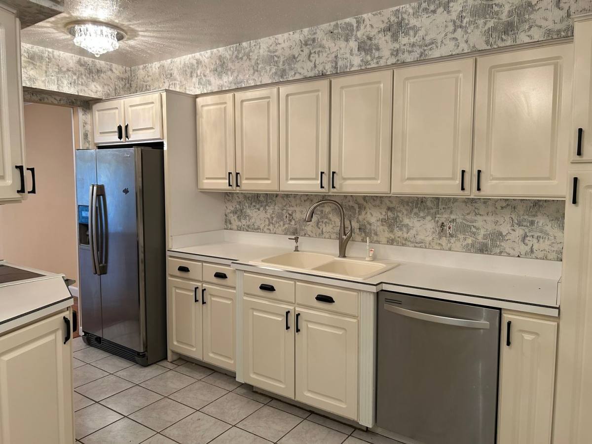 Townhouse for rent at 4456 Donna Dr, Cleveland, OH 44143