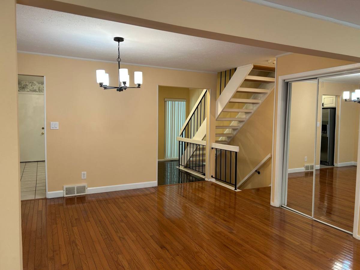 Townhouse for rent at 4456 Donna Dr, Cleveland, OH 44143
