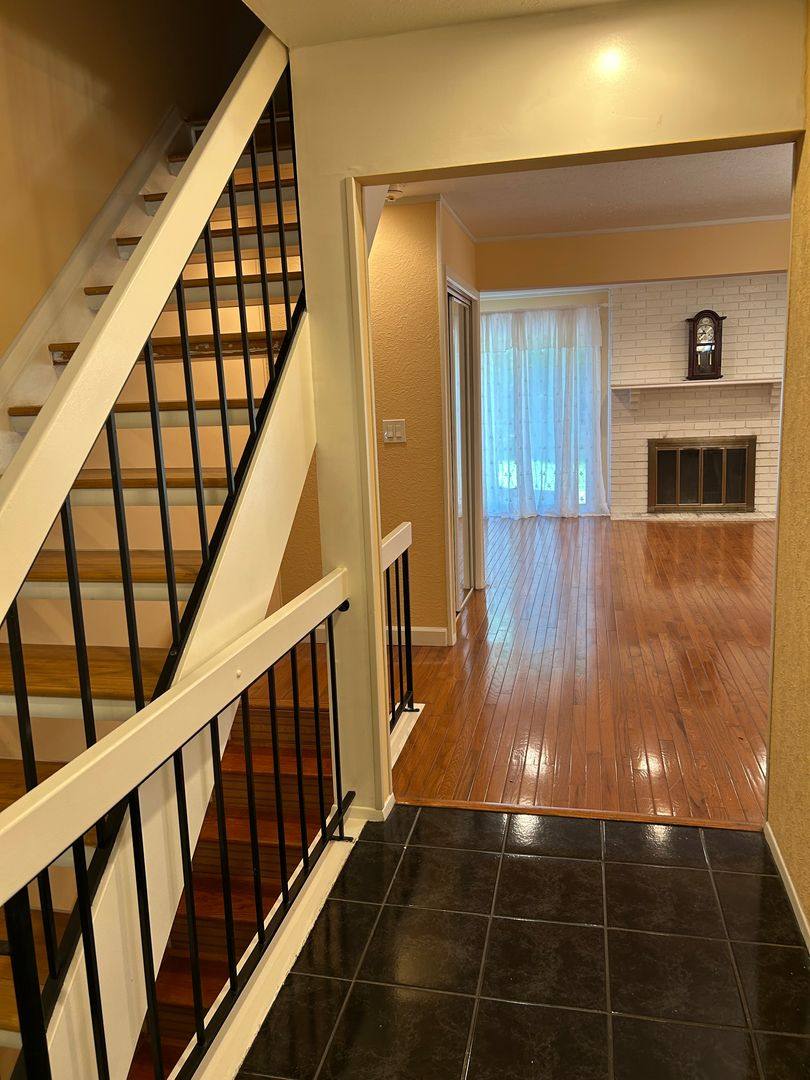 Townhouse for rent at 4456 Donna Dr, Cleveland, OH 44143