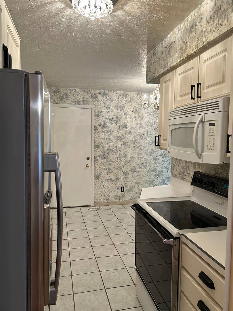 Townhouse for rent at 4456 Donna Dr, Cleveland, OH 44143