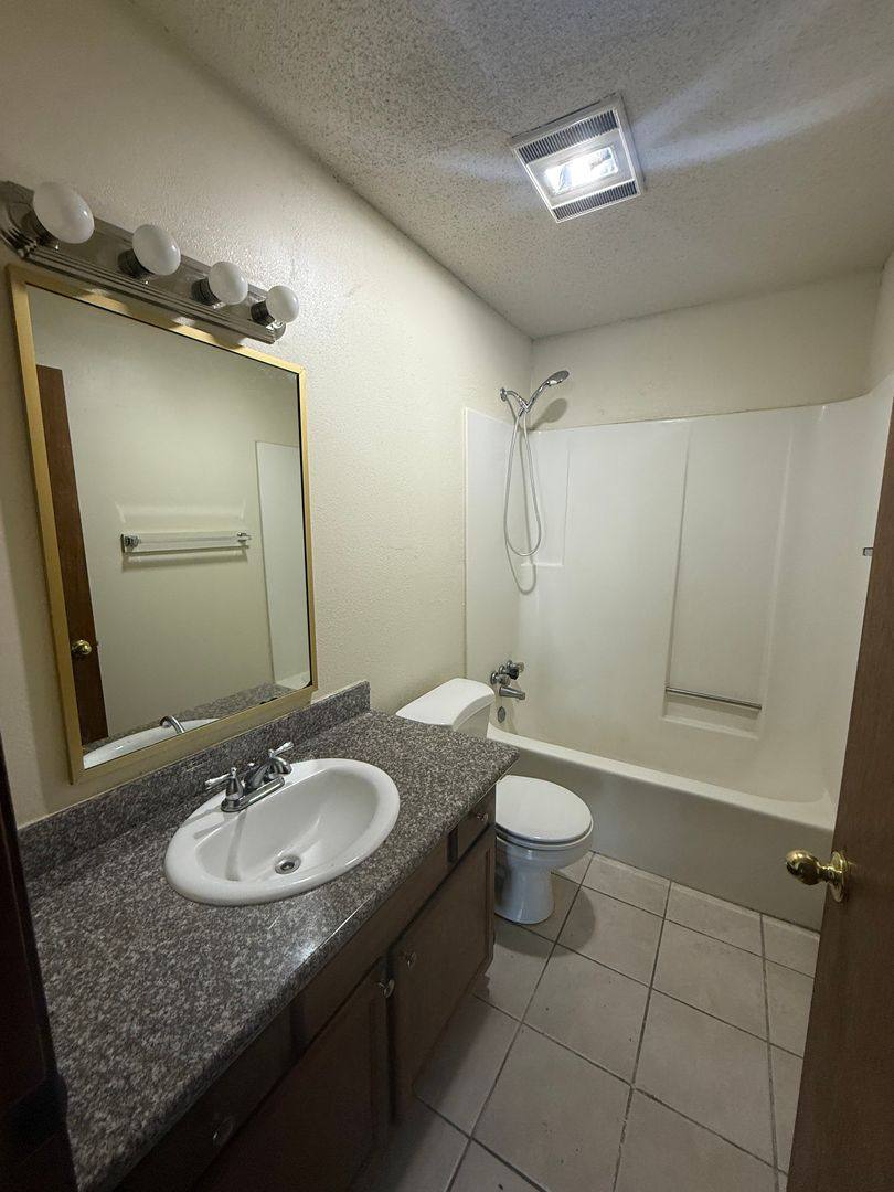 Apartment for rent at 8231 Bayou Fountain Ave, Baton Rouge, LA 70820